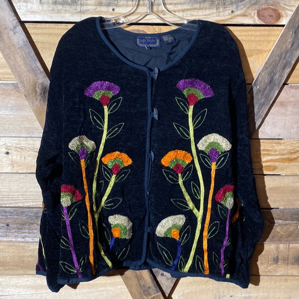 Life Style Embroidered Sweater Size M-NWOT